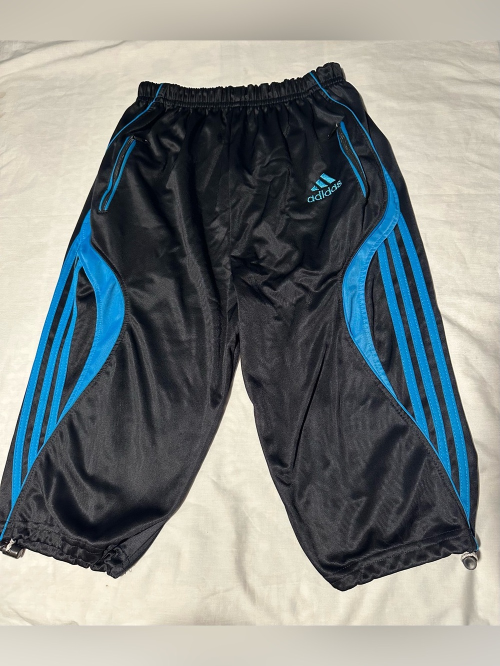 Vintage adidas Black and Blue 3/4 capri men’s athletic shorts 2000s Y2K
